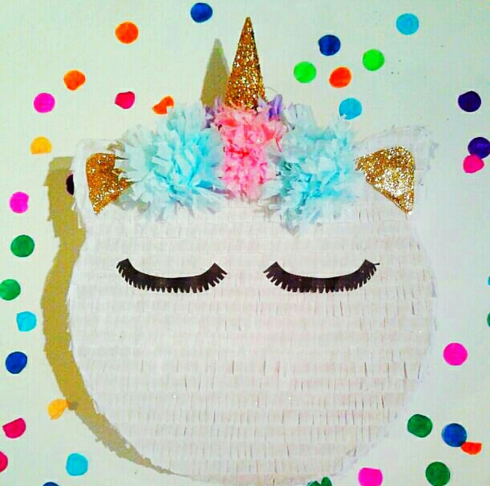 Unicorn pinata party